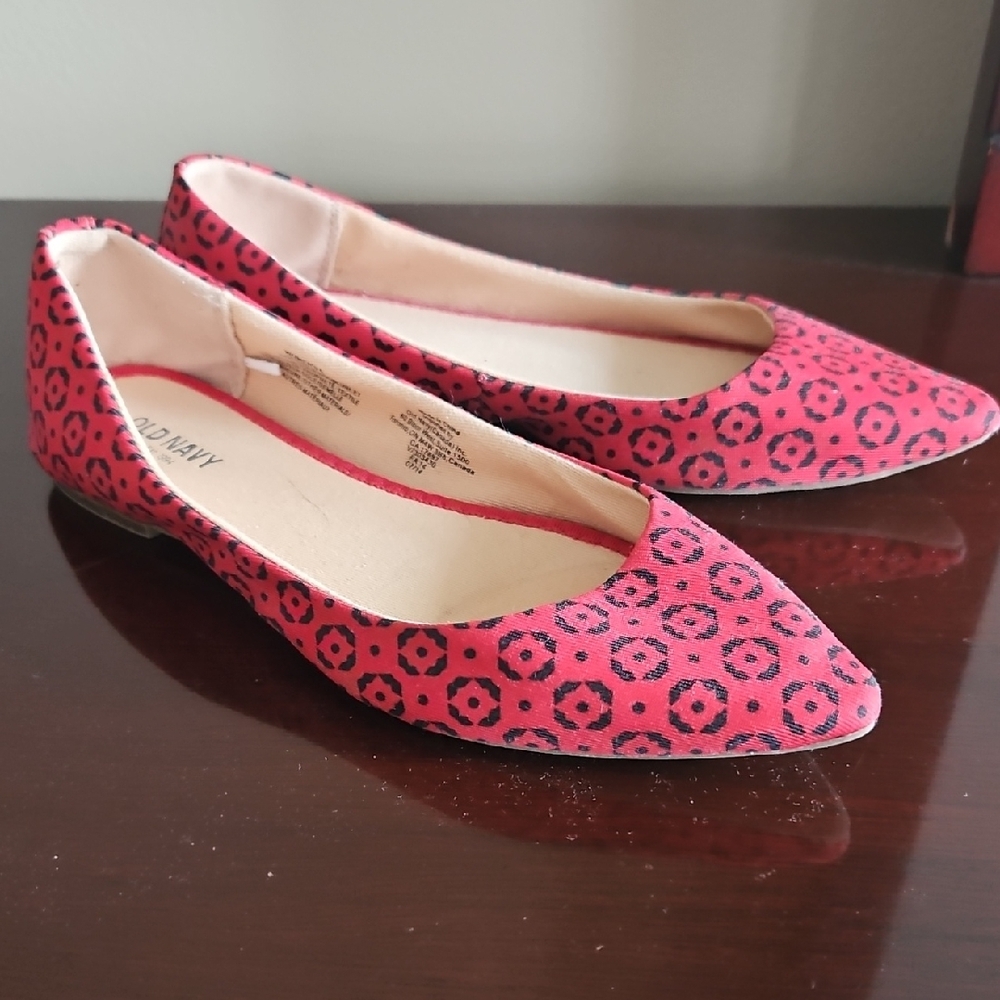 Old Navy Red and Black Geometric Flats